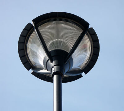 уличный светильник Санлайт v-41 в парке - 2